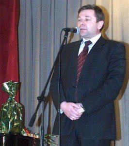 А.П.Афанасьев говорит мало, но по делу (19.03.2004, День работника ЖКХ, фото К.Рязанова)